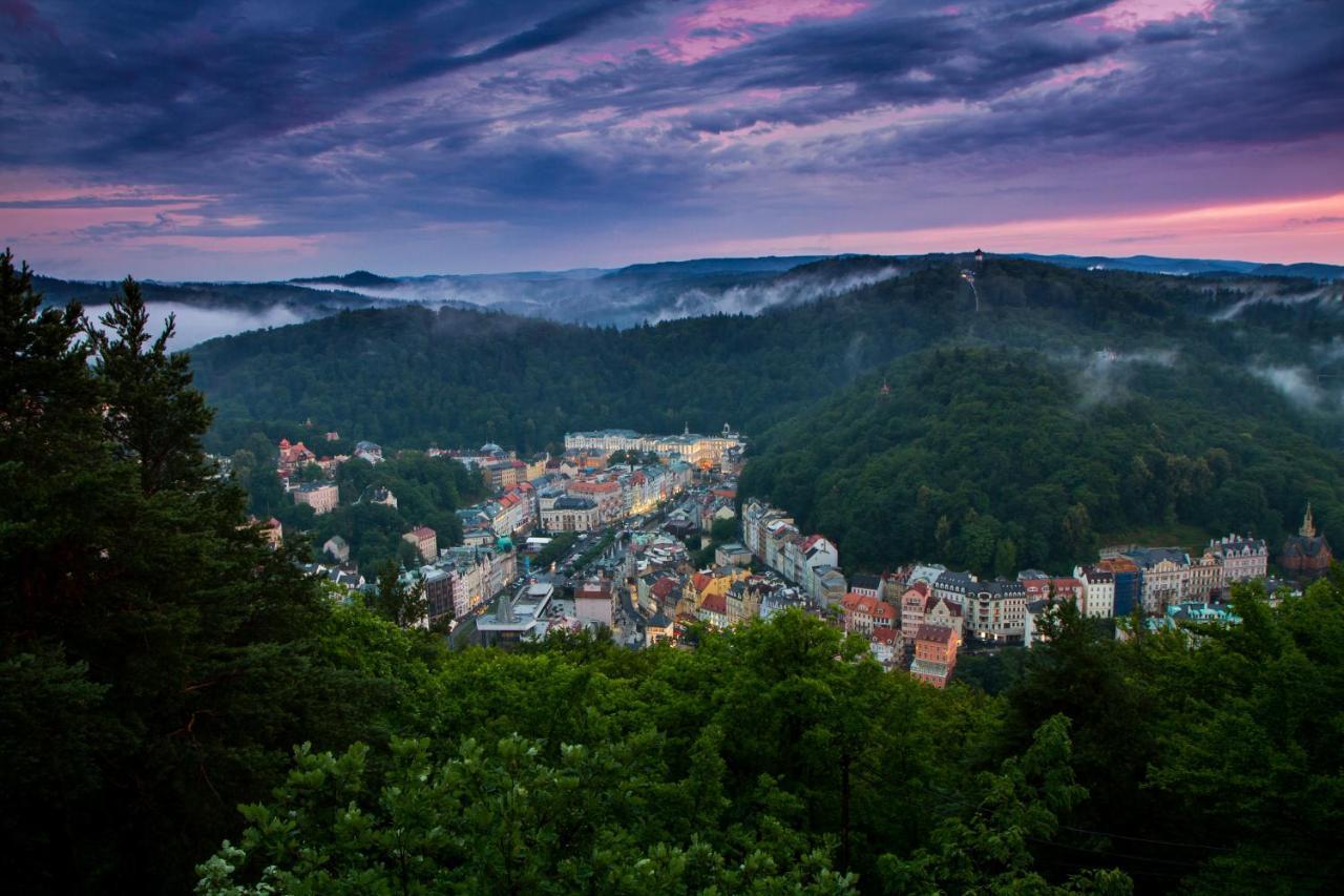 Apartments Menuet Karlovy Vary Exterior photo