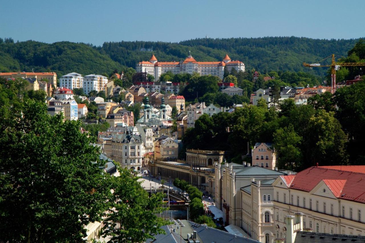 Apartments Menuet Karlovy Vary Exterior photo