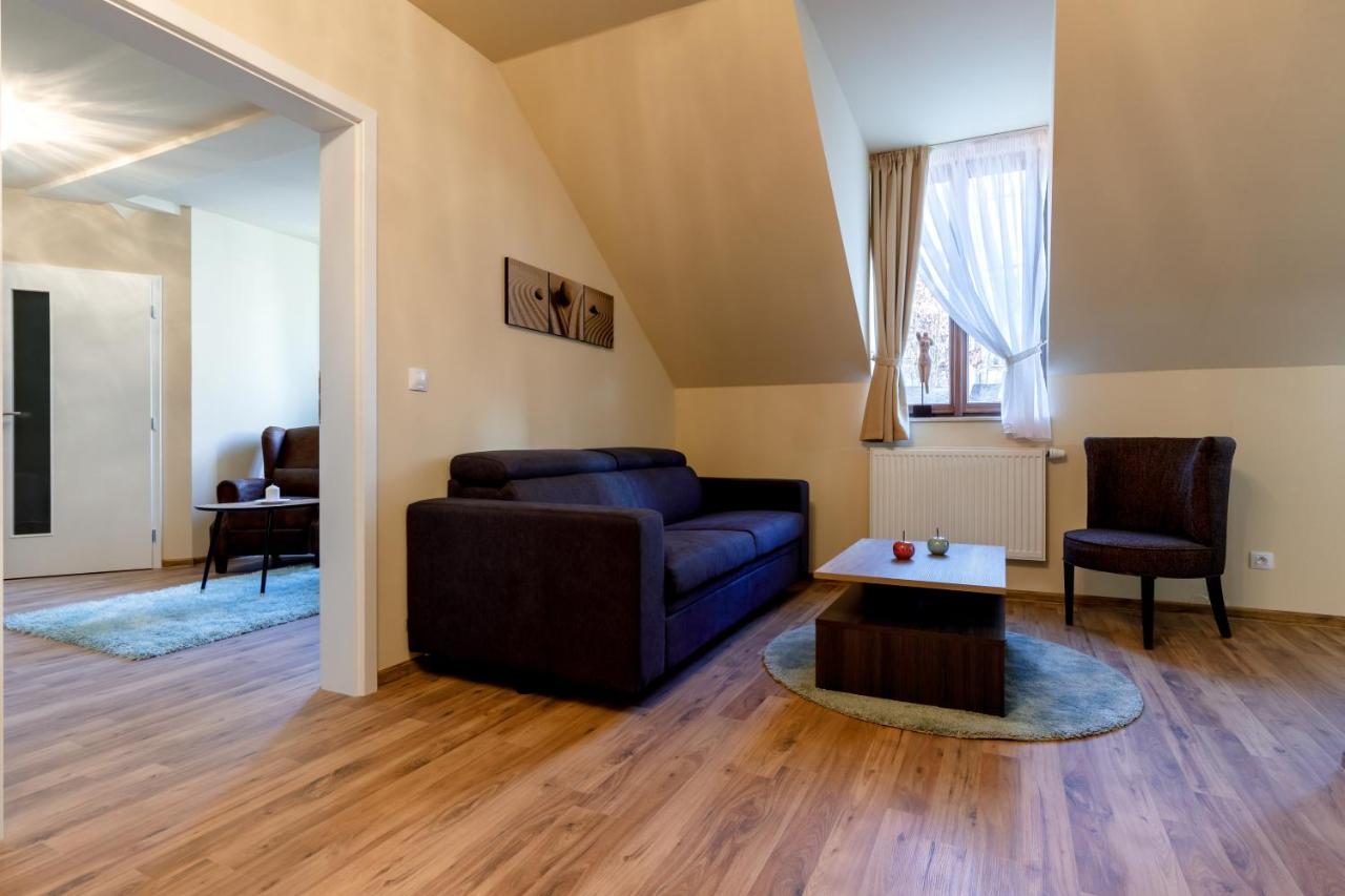 Apartments Menuet Karlovy Vary Exterior photo