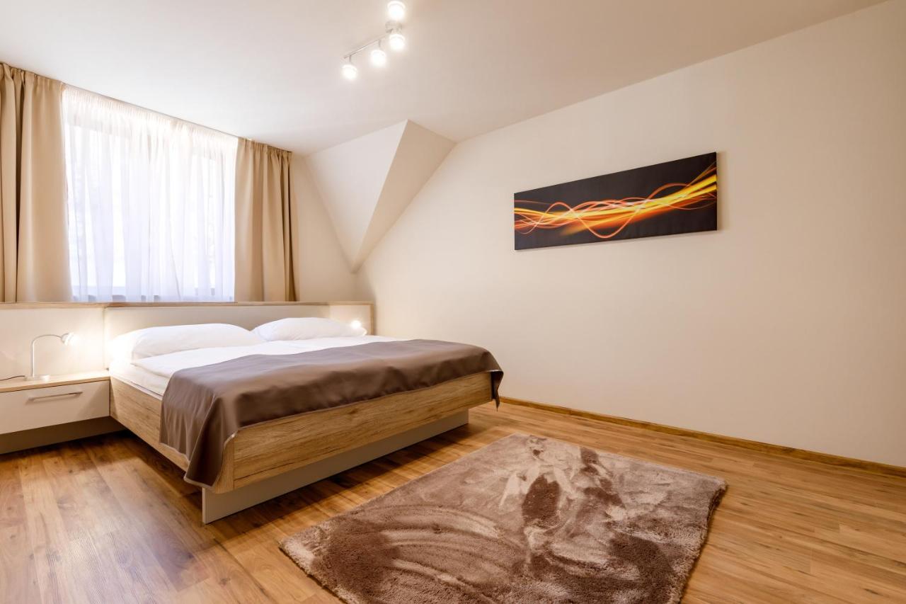 Apartments Menuet Karlovy Vary Exterior photo